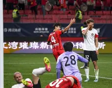 海港技术犯规送分，费德勒主帅怒摔战术板！